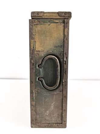 Reichswehr und frühe Wehrmacht, Transportkasten für " Zusatzkartuschen und 4. Ladungen der Feldkanone 16 neuer Art" Originale Tarnlackiert, datiert 1936, ungereinigt.
