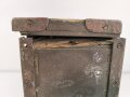 Reichswehr und frühe Wehrmacht, Transportkasten für " Zusatzkartuschen und 4. Ladungen der Feldkanone 16 neuer Art" Originale Tarnlackiert, datiert 1936, ungereinigt.