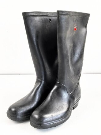 Paar Gummistiefel zum schweren Gasschutzanzug der...