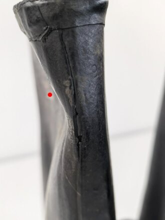 Paar Gummistiefel zum schweren Gasschutzanzug der Wehrmacht. Guter Zustand, datiert 1944