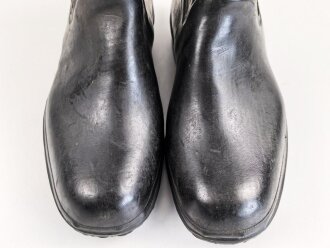 Paar Gummistiefel zum schweren Gasschutzanzug der Wehrmacht. Guter Zustand, datiert 1944