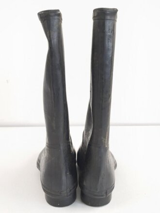 Paar Gummistiefel zum schweren Gasschutzanzug der Wehrmacht. Guter Zustand, datiert 1944