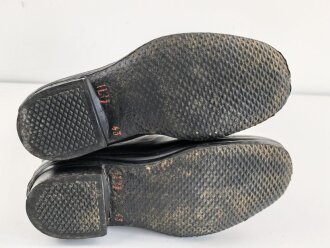 Paar Gummistiefel zum schweren Gasschutzanzug der Wehrmacht. Guter Zustand, datiert 1944