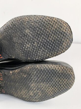 Paar Gummistiefel zum schweren Gasschutzanzug der Wehrmacht. Guter Zustand, datiert 1944