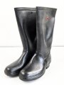 Paar Gummistiefel zum schweren Gasschutzanzug der Wehrmacht. Guter Zustand, datiert 1944