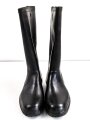 Paar Gummistiefel zum schweren Gasschutzanzug der Wehrmacht. Guter Zustand, datiert 1944