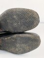 Paar Gummistiefel zum schweren Gasschutzanzug der Wehrmacht. Guter Zustand, datiert 1944