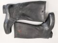 Paar Gummistiefel zum schweren Gasschutzanzug der Wehrmacht. Guter Zustand, datiert 1944
