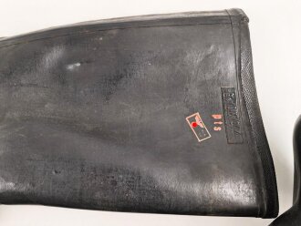 Paar Gummistiefel zum schweren Gasschutzanzug der Wehrmacht. Guter Zustand, datiert 1944