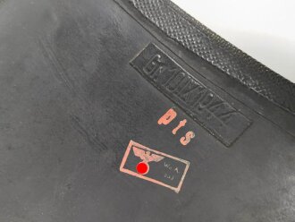 Paar Gummistiefel zum schweren Gasschutzanzug der Wehrmacht. Guter Zustand, datiert 1944