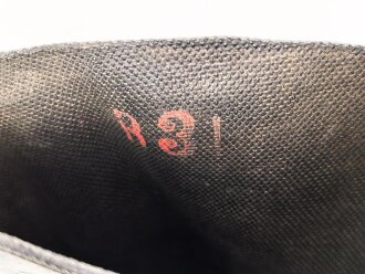 Paar Gummistiefel zum schweren Gasschutzanzug der Wehrmacht. Guter Zustand, datiert 1944