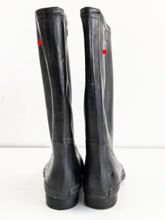 Paar Gummistiefel zum schweren Gasschutzanzug der Wehrmacht. Guter Zustand, datiert 1944