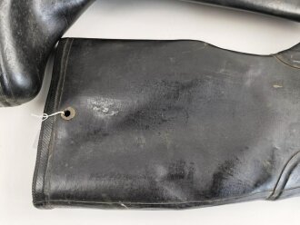 Paar Gummistiefel zum schweren Gasschutzanzug der Wehrmacht. Guter Zustand, datiert 1944