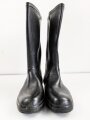 Paar Gummistiefel zum schweren Gasschutzanzug der Wehrmacht. Guter Zustand, datiert 1944