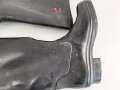 Paar Gummistiefel zum schweren Gasschutzanzug der Wehrmacht. Guter Zustand, datiert 1944