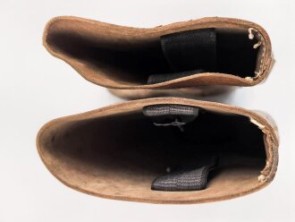 Paar Stiefel für Mannschaften der Kavallerie, Wohl ungetragenes Paar, Sohlenlänge 29,5cm
