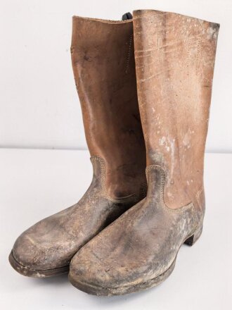 Paar Stiefel für Mannschaften der Wehrmacht. Ungetragenes Paar mit Reichsbetriebsnummer im Schaft. Ungereinigt, Sohlenlänge knapp 31cm