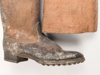 Paar Stiefel für Mannschaften der Wehrmacht. Ungetragenes Paar mit Reichsbetriebsnummer im Schaft. Ungereinigt, Sohlenlänge knapp 31cm