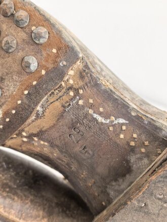 Paar Stiefel für Mannschaften der Wehrmacht. Ungetragenes Paar mit Reichsbetriebsnummer im Schaft. Ungereinigt, Sohlenlänge knapp 31cm