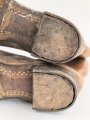 Paar Stiefel für Mannschaften der Wehrmacht. Ungetragenes Paar mit Reichsbetriebsnummer im Schaft. Ungereinigt, Sohlenlänge knapp 31cm