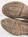Paar Stiefel für Mannschaften der Wehrmacht. Ungetragenes Paar mit Reichsbetriebsnummer im Schaft. Ungereinigt, Sohlenlänge knapp 31cm