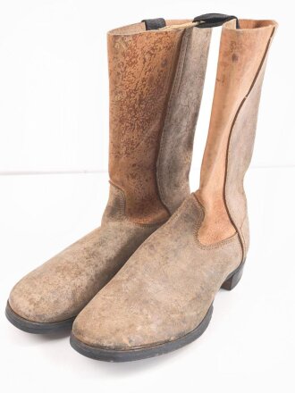 Reichswehr, Paar Stiefel für Mannschaften im Stil des 1. Weltkrieg mit Seitennaht. Ungetragenes Paar,  Variante ohne Absatzeisen und Stiefelnägel. Sohlenlänge 30cm
