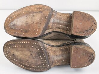 Reichswehr, Paar Stiefel für Mannschaften im Stil des 1. Weltkrieg mit Seitennaht. Ungetragenes Paar,  Variante ohne Absatzeisen und Stiefelnägel. Sohlenlänge 30cm