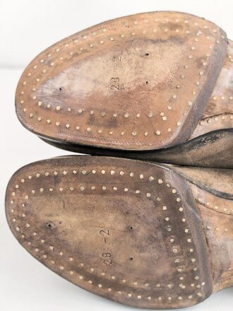 Reichswehr, Paar Stiefel für Mannschaften im Stil des 1. Weltkrieg mit Seitennaht. Ungetragenes Paar,  Variante ohne Absatzeisen und Stiefelnägel. Sohlenlänge 30cm