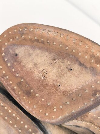 Reichswehr, Paar Stiefel für Mannschaften im Stil des 1. Weltkrieg mit Seitennaht. Ungetragenes Paar,  Variante ohne Absatzeisen und Stiefelnägel. Sohlenlänge 30cm