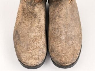 Reichswehr, Paar Stiefel für Mannschaften im Stil des 1. Weltkrieg mit Seitennaht. Ungetragenes Paar,  Variante ohne Absatzeisen und Stiefelnägel. Sohlenlänge 30cm