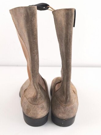 Reichswehr, Paar Stiefel für Mannschaften im Stil des 1. Weltkrieg mit Seitennaht. Ungetragenes Paar,  Variante ohne Absatzeisen und Stiefelnägel. Sohlenlänge 30cm