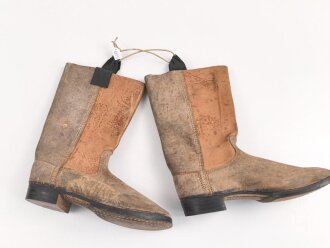 Reichswehr, Paar Stiefel für Mannschaften im Stil des 1. Weltkrieg mit Seitennaht. Ungetragenes Paar,  Variante ohne Absatzeisen und Stiefelnägel. Sohlenlänge 30cm