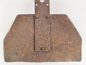 Wehrmacht Nummernschild mit Halterung . Breite 31cm, ungereinigtes Stück