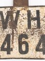 Wehrmacht Nummernschild mit Halterung . Breite 31cm, ungereinigtes Stück