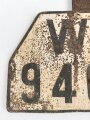 Wehrmacht Nummernschild mit Halterung . Breite 31cm, ungereinigtes Stück