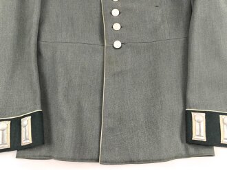 Heer, Waffenrock für einen Hauptmann im Infanterie Regiment 128. Der Brustadler  unrichtig, aber sauber vernäht, sonst sehr guter Gesamtzustand