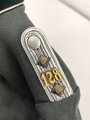 Heer, Waffenrock für einen Hauptmann im Infanterie Regiment 128. Der Brustadler  unrichtig, aber sauber vernäht, sonst sehr guter Gesamtzustand