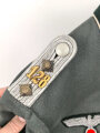 Heer, Waffenrock für einen Hauptmann im Infanterie Regiment 128. Der Brustadler  unrichtig, aber sauber vernäht, sonst sehr guter Gesamtzustand