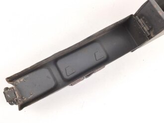 Wehrmacht Gurtkasten als Sanitäts / Rot Kreuz Kasten in einem Fahrzeug der Wehrmacht. Originallack, ungereinigtes Stück