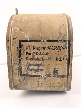 Kraftstofftank  der Firma PRAGA. Sandfarbener Originallack, datiert 1944. Maße etwa 25 x 35 x 55cm