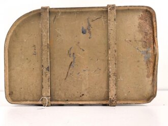 Kraftstofftank  der Firma PRAGA. Sandfarbener Originallack, datiert 1944. Maße etwa 25 x 35 x 55cm