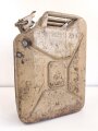 20 Liter Kraftstoff Kanister Wehrmacht datiert 1944. Originallack, ungereinigtes Stück. Zwei alt verschlossene Einschußlöcher