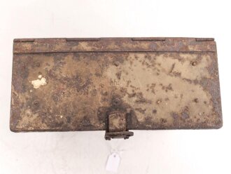 Kasten für Kehlkopfmikrofon in Selbstfahrlafetten und Panzern der Wehrmacht. Originallack, ungereinigt