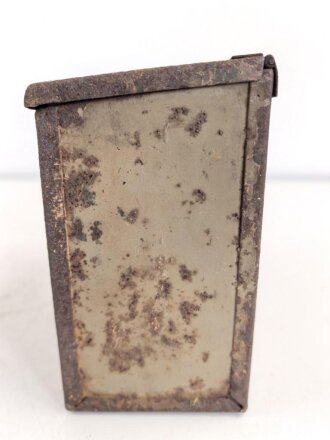Kasten für Kehlkopfmikrofon in Selbstfahrlafetten und Panzern der Wehrmacht. Originallack, ungereinigt