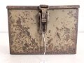Kasten für Kehlkopfmikrofon in Selbstfahrlafetten und Panzern der Wehrmacht. Originallack, ungereinigt