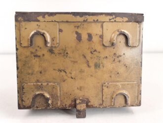 Kasten für Kehlkopfmikrofon in Selbstfahrlafetten und Panzern der Wehrmacht. Originallack, ungereinigt