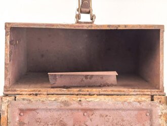 Kasten für Kehlkopfmikrofon in Selbstfahrlafetten und Panzern der Wehrmacht. Originallack, ungereinigt