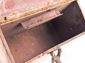 Kasten für Kehlkopfmikrofon in Selbstfahrlafetten und Panzern der Wehrmacht. Originallack, ungereinigt