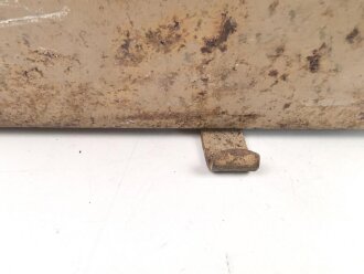 Kasten für Kehlkopfmikrofon in Selbstfahrlafetten und Panzern der Wehrmacht. Originallack, ungereinigt
