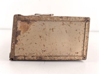 Kasten für Kehlkopfmikrofon in Selbstfahrlafetten und Panzern der Wehrmacht. Originallack, ungereinigt